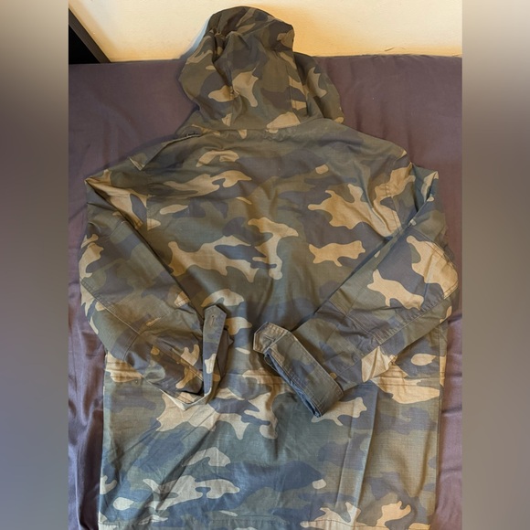 Banana Republic Speciality Green Camo Stadium Jacket - Picture 2 of 3